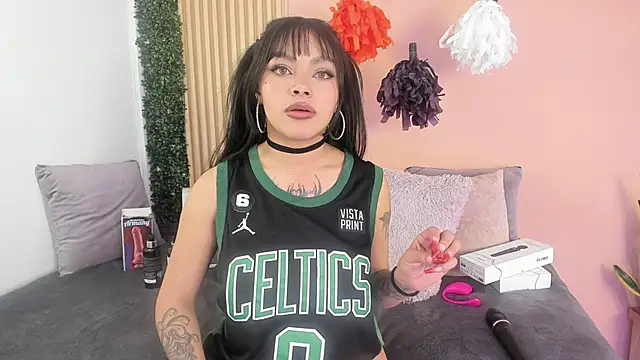 Mia zafir online show from October 11, 2025, 2:56 am