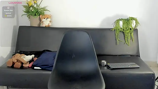 zarek lux online show from April 1, 2026, 2:36 pm