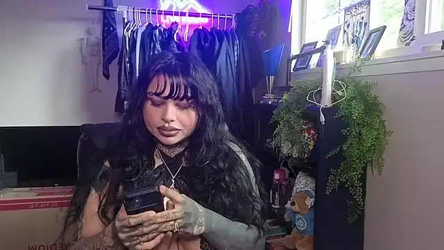 Snapshot of chicanachic13 chatting on May 16, 2026, 9:36 pm chicanachic13 online show from May 16, 2026, 9:36 pm