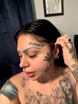 Snapshot of chicanachic13 chatting on October 1, 2025, 4:39 am chicanachic13 online show from October 1, 2025, 4:39 am