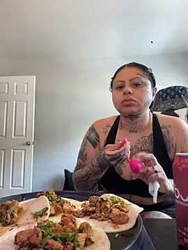 Snapshot of chicanachic13 chatting on September 10, 2025, 11:04 pm chicanachic13 online show from September 10, 2025, 11:04 pm