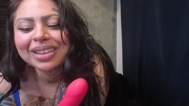 Snapshot of chicanachic13 chatting on November 30, 2025, 9:32 am chicanachic13 online show from November 30, 2025, 9:32 am