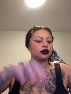 Snapshot of chicanachic13 chatting on September 9, 2025, 2:43 am chicanachic13 online show from September 9, 2025, 2:43 am