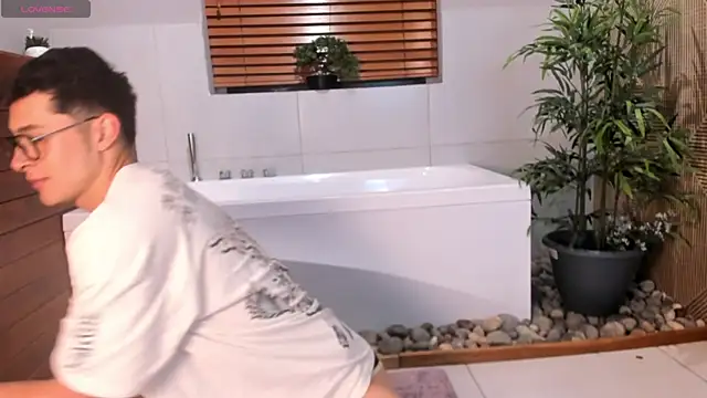 AustinJones  online show from October 16, 2025, 8:17 pm