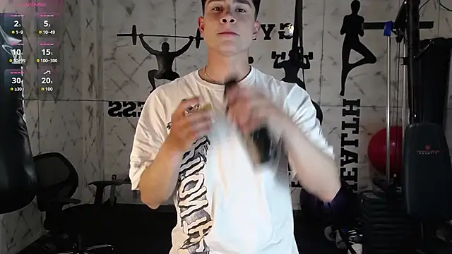 AustinJones  online show from September 12, 2025, 8:41 pm