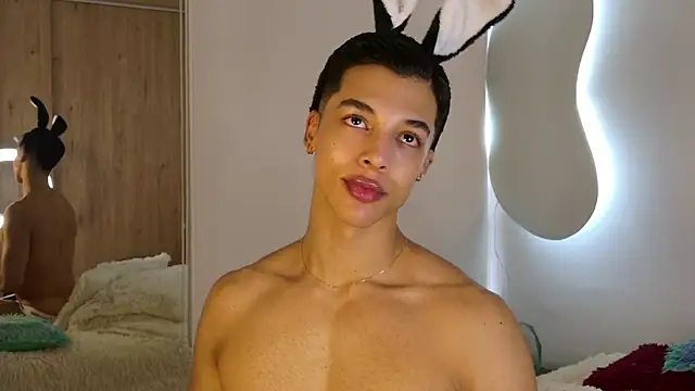 Snapshot of Troye_Williams chatting on April 3, 2026, 12:11 pm Troye Williams online show from April 3, 2026, 12:11 pm