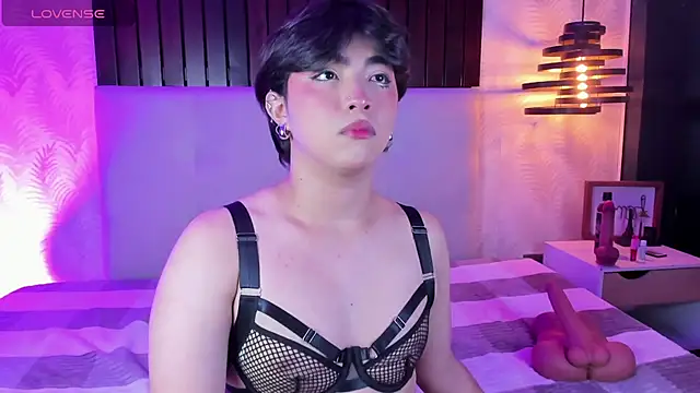 Snapshot of Creamy_Angelo chatting on October 19, 2025, 9:28 pm Creamy Angelo online show from October 19, 2025, 9:28 pm