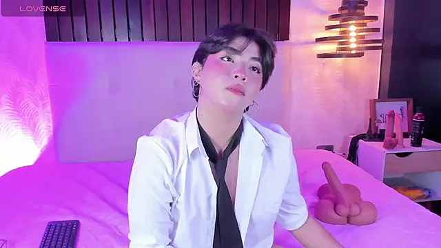 Snapshot of Creamy_Angelo chatting on October 15, 2025, 8:39 pm Creamy Angelo online show from October 15, 2025, 8:39 pm