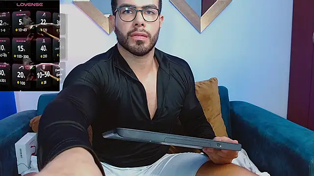 ZarekFox online show from October 14, 2025, 8:09 pm