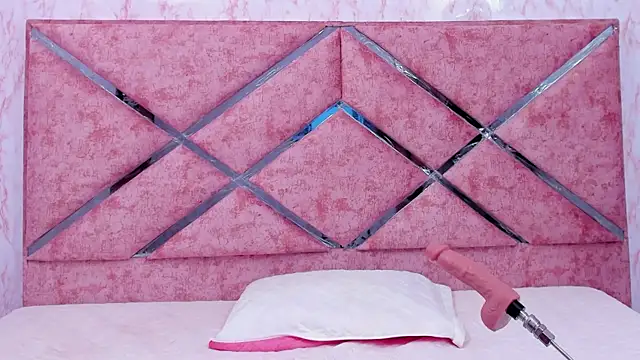 HOT EMIILY  online show from October 3, 2025, 11:34 am