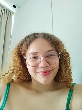 SirenRouge 69 online show from April 15, 2026, 7:58 pm