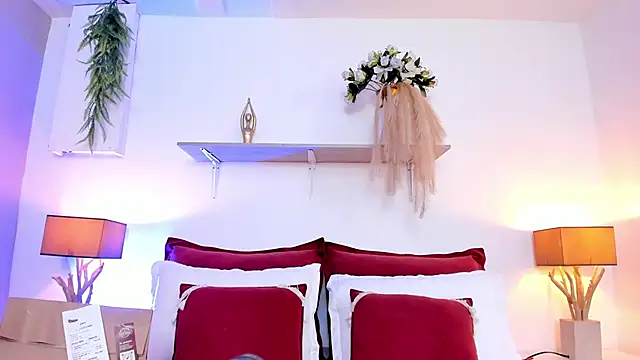 Snapshot of LuciaBenett_ chatting on November 15, 2025, 7:29 pm LuciaBenett online show from November 15, 2025, 7:29 pm