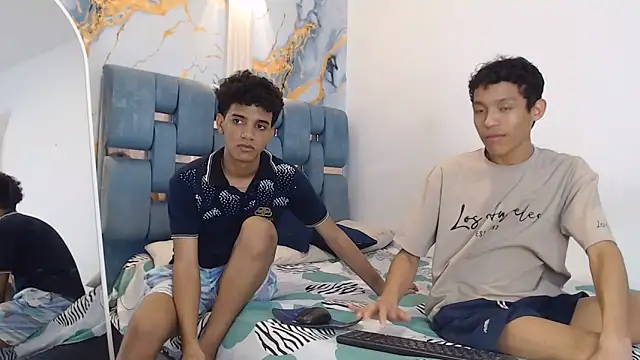 BEAUTY BOYS1 online show from March 18, 2026, 10:32 pm