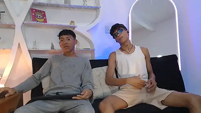 BEAUTY BOYS1 online show from September 20, 2025, 7:13 am