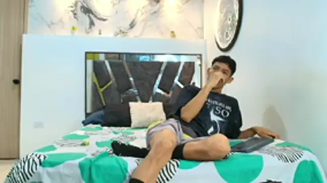 BEAUTY BOYS1 online show from October 24, 2025, 7:07 am