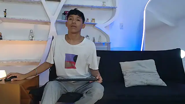 BEAUTY BOYS1 online show from September 27, 2025, 7:14 am