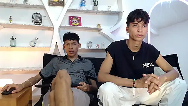 BEAUTY BOYS1 online show from September 23, 2025, 7:15 am