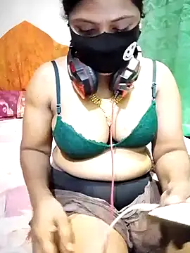 Mistompa24 online show from October 26, 2025, 5:13 pm