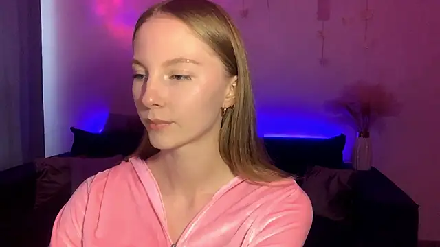 BrightAnnie online show from September 17, 2025, 3:14 pm