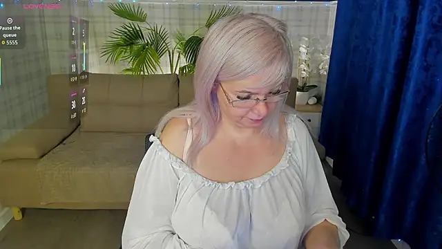 Hella Fabel online show from February 4, 2026, 1:11 am