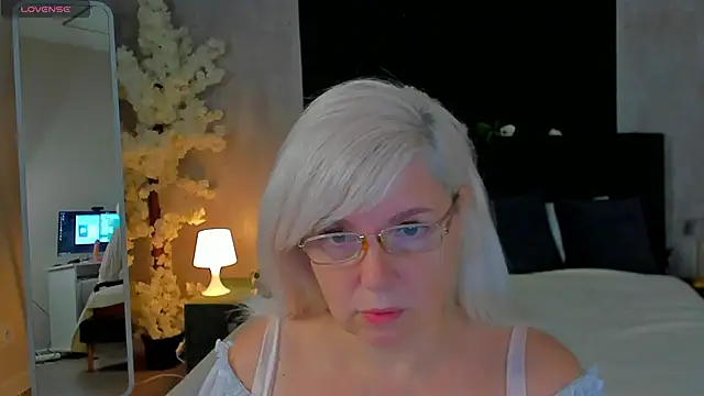 Hella Fabel online show from November 16, 2025, 1:10 am