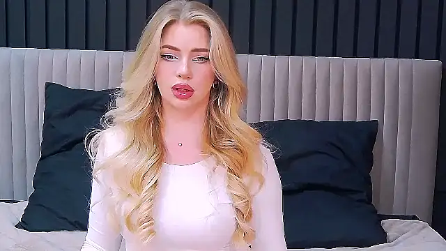 MilanaCeleste online show from November 18, 2025, 6:11 pm