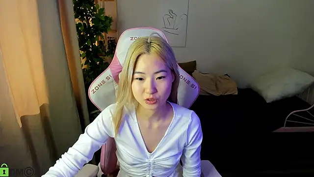 Aisi 18 online show from September 25, 2025, 6:52 am