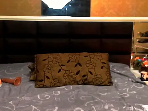 Snapshot of MillieTinny chatting on October 20, 2025, 7:03 pm MillieTinny online show from October 20, 2025, 7:03 pm