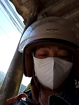 Snapshot of _Helala_ chatting on October 5, 2025, 2:46 am Helala online show from October 5, 2025, 2:46 am