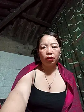 Snapshot of _Helala_ chatting on November 13, 2025, 11:19 pm Helala online show from November 13, 2025, 11:19 pm