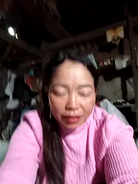 Snapshot of _Helala_ chatting on December 17, 2025, 12:15 am Helala online show from December 17, 2025, 12:15 am