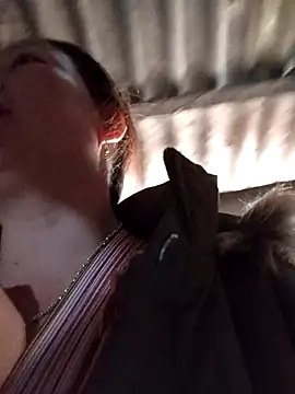 Snapshot of _Helala_ chatting on December 3, 2025, 7:19 am Helala online show from December 3, 2025, 7:19 am