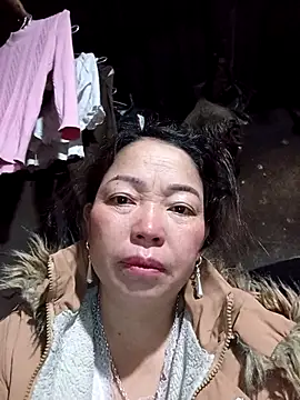 Snapshot of _Helala_ chatting on January 7, 2026, 12:37 am Helala online show from January 7, 2026, 12:37 am