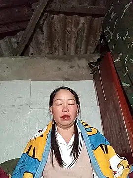 Snapshot of _Helala_ chatting on December 15, 2025, 3:07 pm Helala online show from December 15, 2025, 3:07 pm