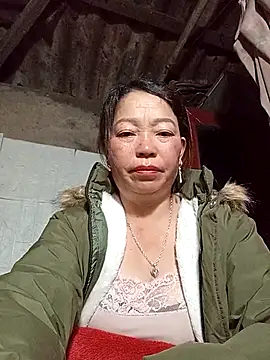 Snapshot of _Helala_ chatting on December 1, 2025, 10:43 pm Helala online show from December 1, 2025, 10:43 pm