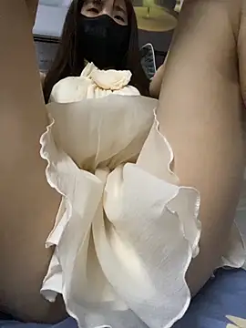 Leyleisanmay online show from October 30, 2025, 5:21 pm