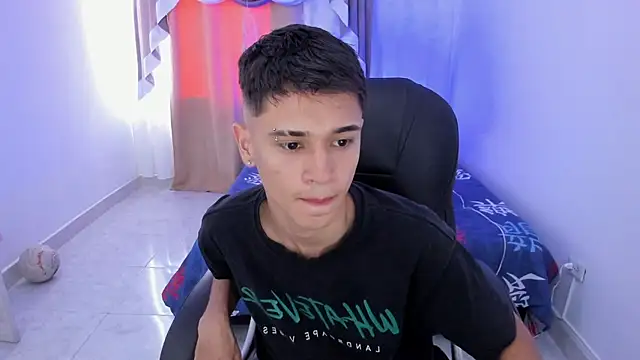 Aron Boyy online show from November 18, 2025, 8:01 pm