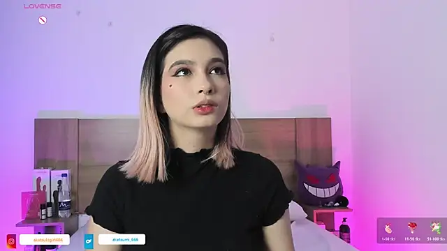 Akatsumi  online show from November 15, 2025, 2:32 pm