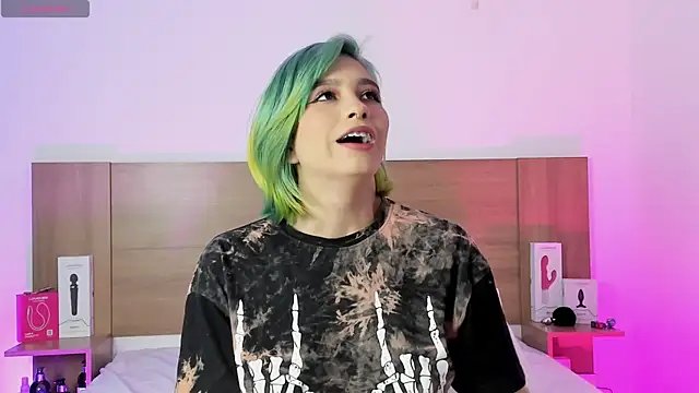 Akatsumi  online show from December 22, 2025, 9:48 pm