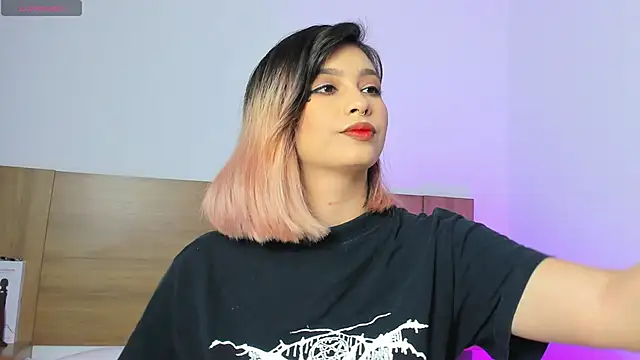 Akatsumi  online show from October 15, 2025, 9:34 pm