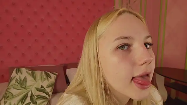 Snapshot of Sky_Cutie chatting on June 30, 2026, 4:34 am Sky Cutie online show from June 30, 2026, 4:34 am