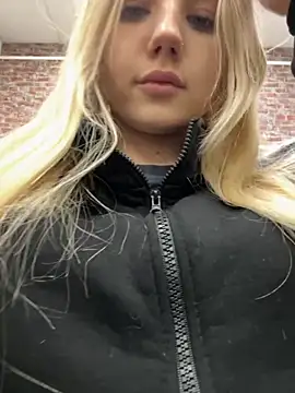 Sky Cutie online show from September 29, 2025, 4:52 am