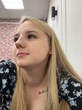 Sky Cutie online show from October 10, 2025, 4:24 am