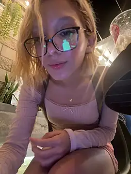 Snapshot of SweetBunnyGF chatting on June 22, 2026, 3:25 am SweetBunnyGF online show from June 22, 2026, 3:25 am