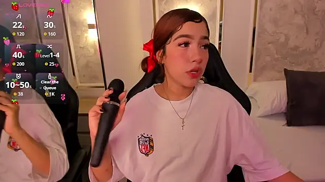 doll eyees  online show from October 11, 2025, 7:15 pm