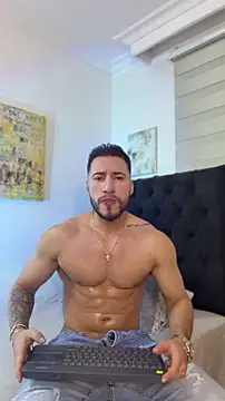 Snapshot of Thiago_Hill chatting on May 17, 2026, 6:30 pm Thiago Hill online show from May 17, 2026, 6:30 pm
