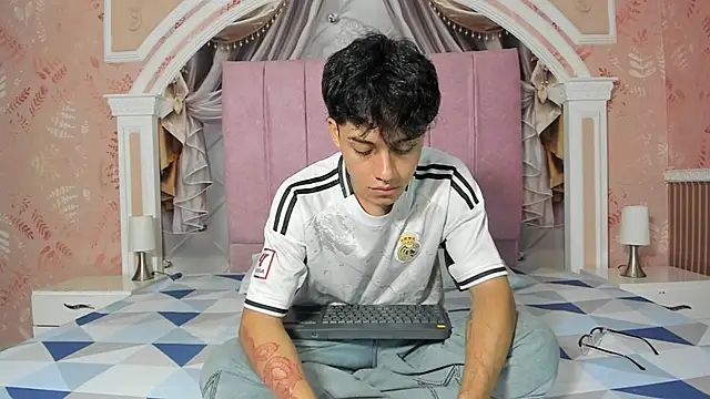 Dani rivass online show from September 22, 2025, 11:16 am