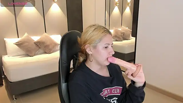 daniand  online show from October 9, 2025, 12:00 am