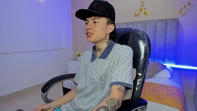 Snapshot of Nascary_Fox chatting on February 21, 2026, 7:27 pm Nascary Fox online show from February 21, 2026, 7:27 pm