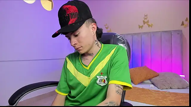 Snapshot of Nascary_Fox chatting on February 5, 2026, 7:32 pm Nascary Fox online show from February 5, 2026, 7:32 pm